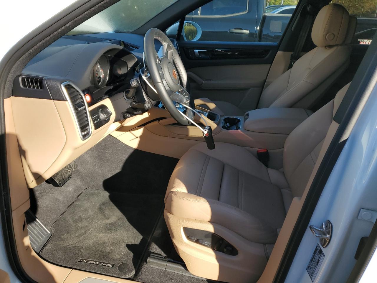 PORSCHE CAYENNE BASE