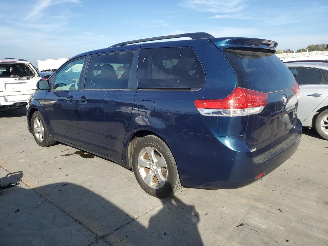 Lot #3287593009 2012 TOYOTA SIENNA LE