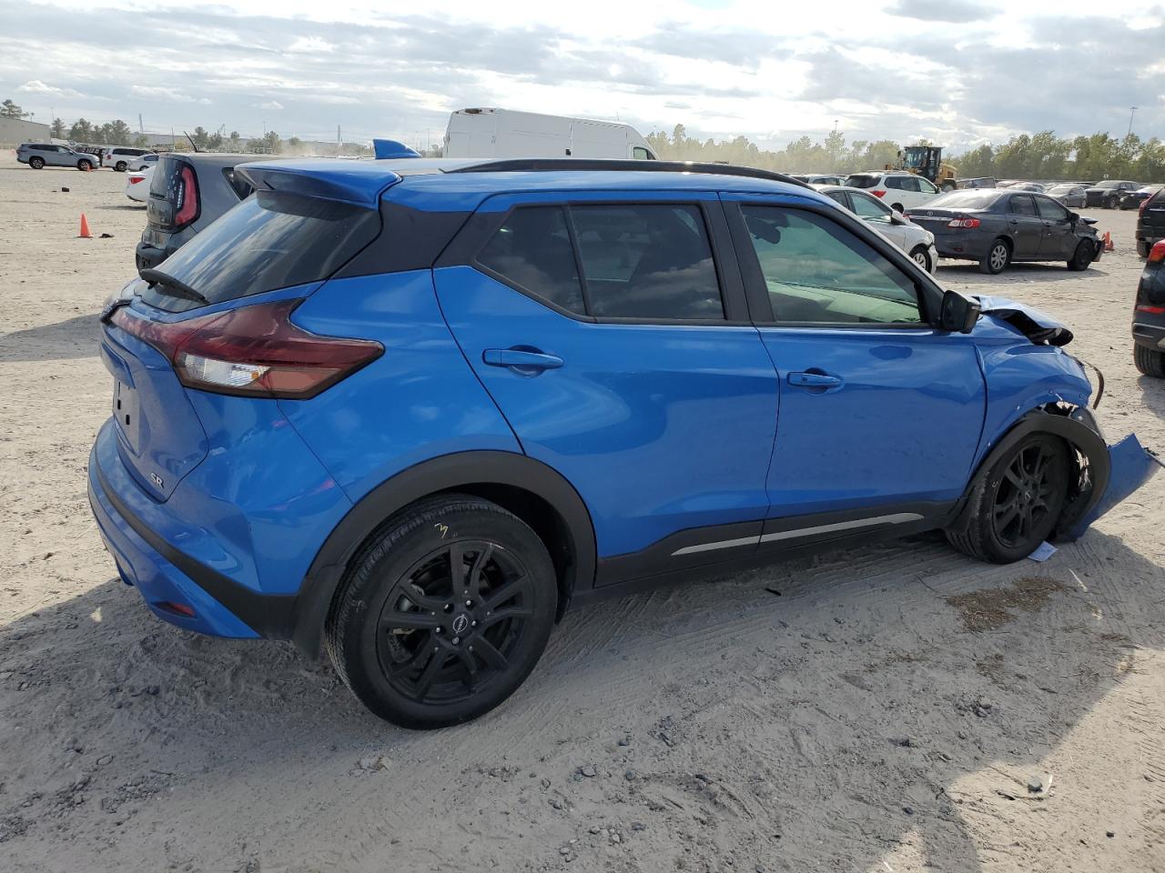 NISSAN KICKS SR
