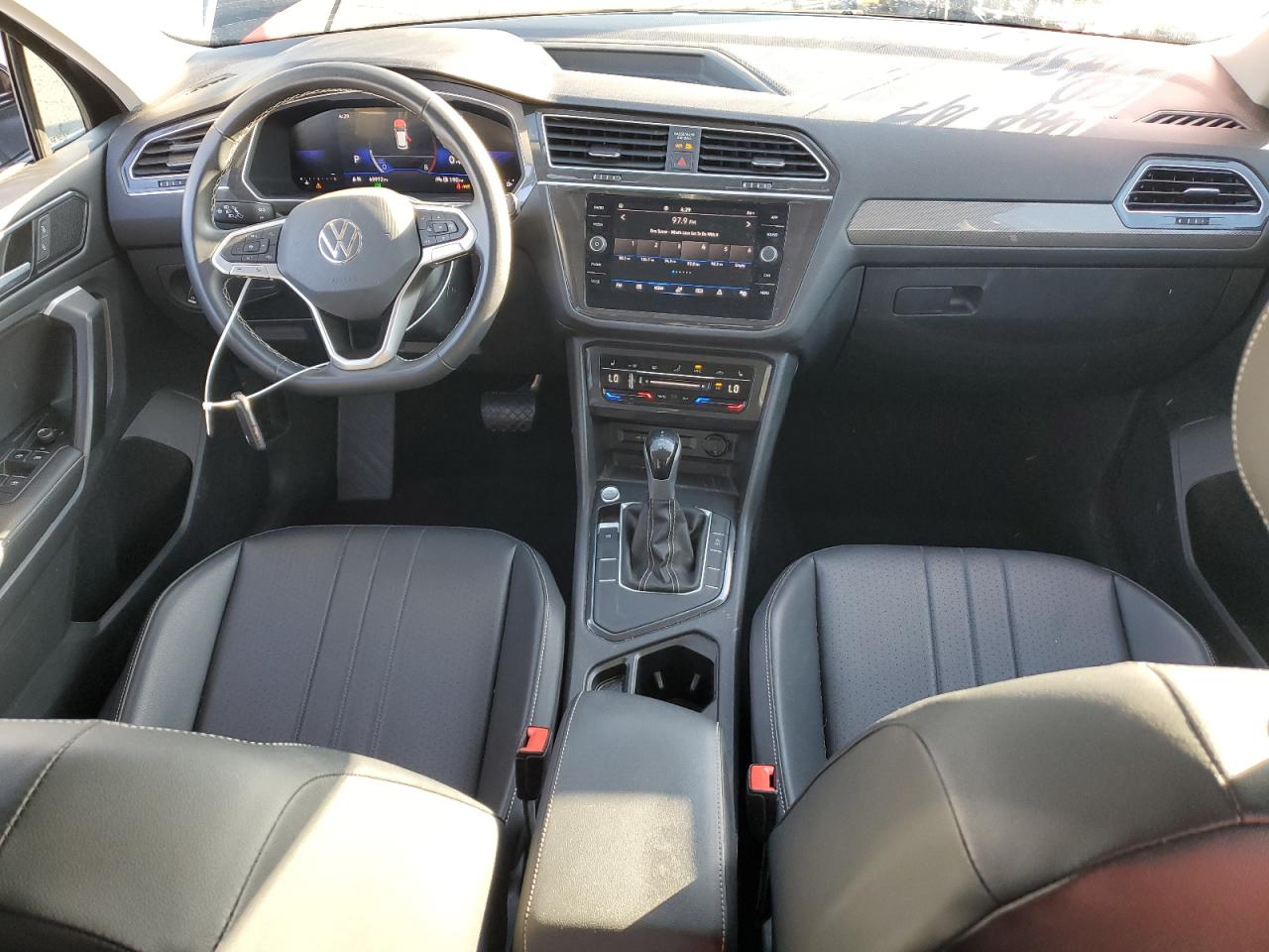 VOLKSWAGEN TIGUAN SE