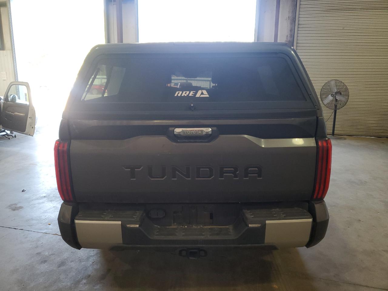 TOYOTA TUNDRA CREWMAX LIMITED