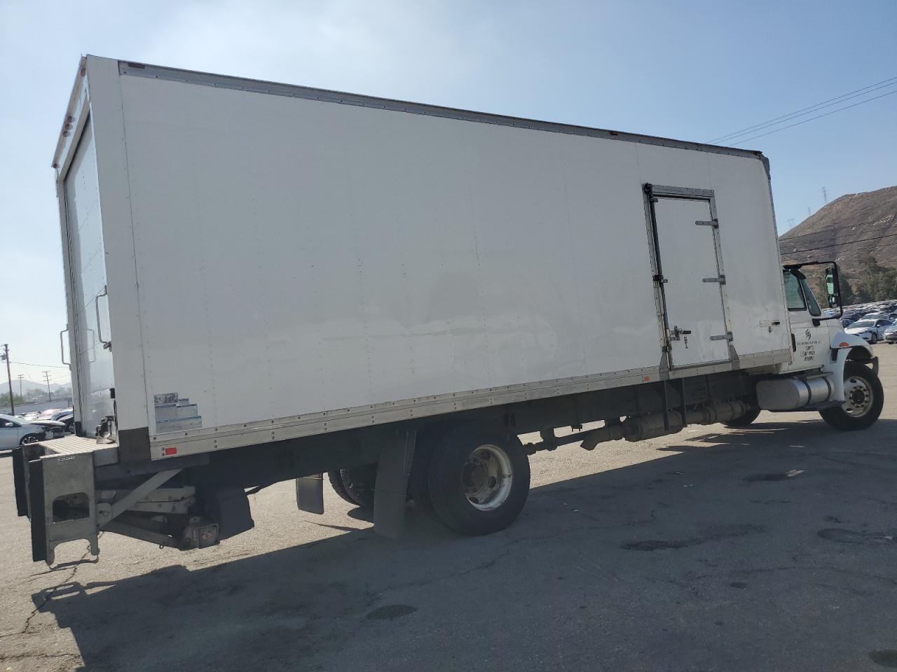 Lot #3274023491 2016 INTERNATIONAL 4300