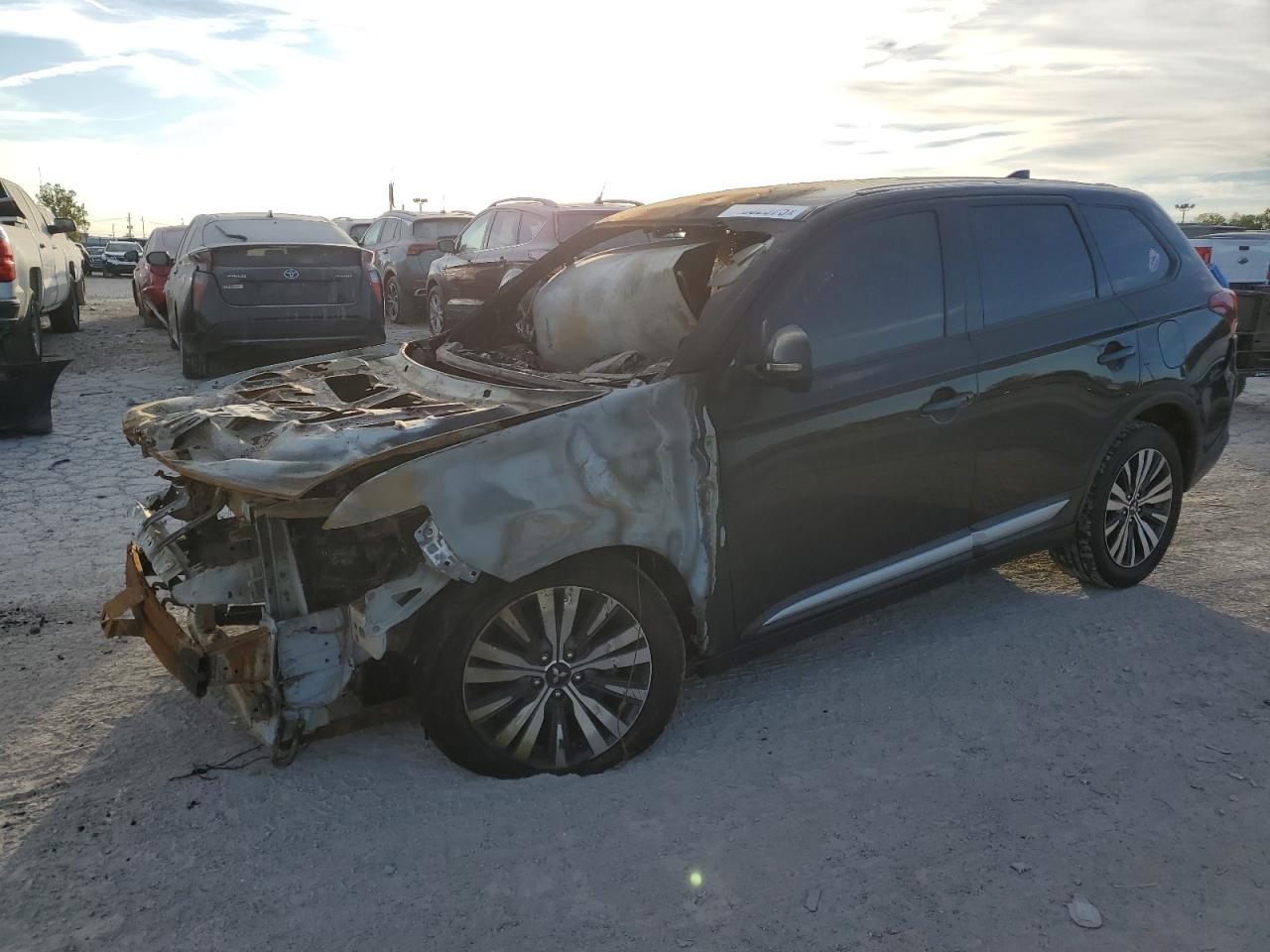 MITSUBISHI OUTLANDER SE