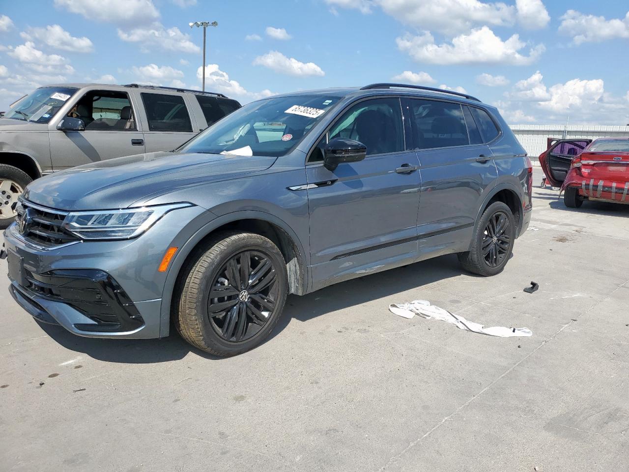 VOLKSWAGEN TIGUAN SE R-LINE BLACK