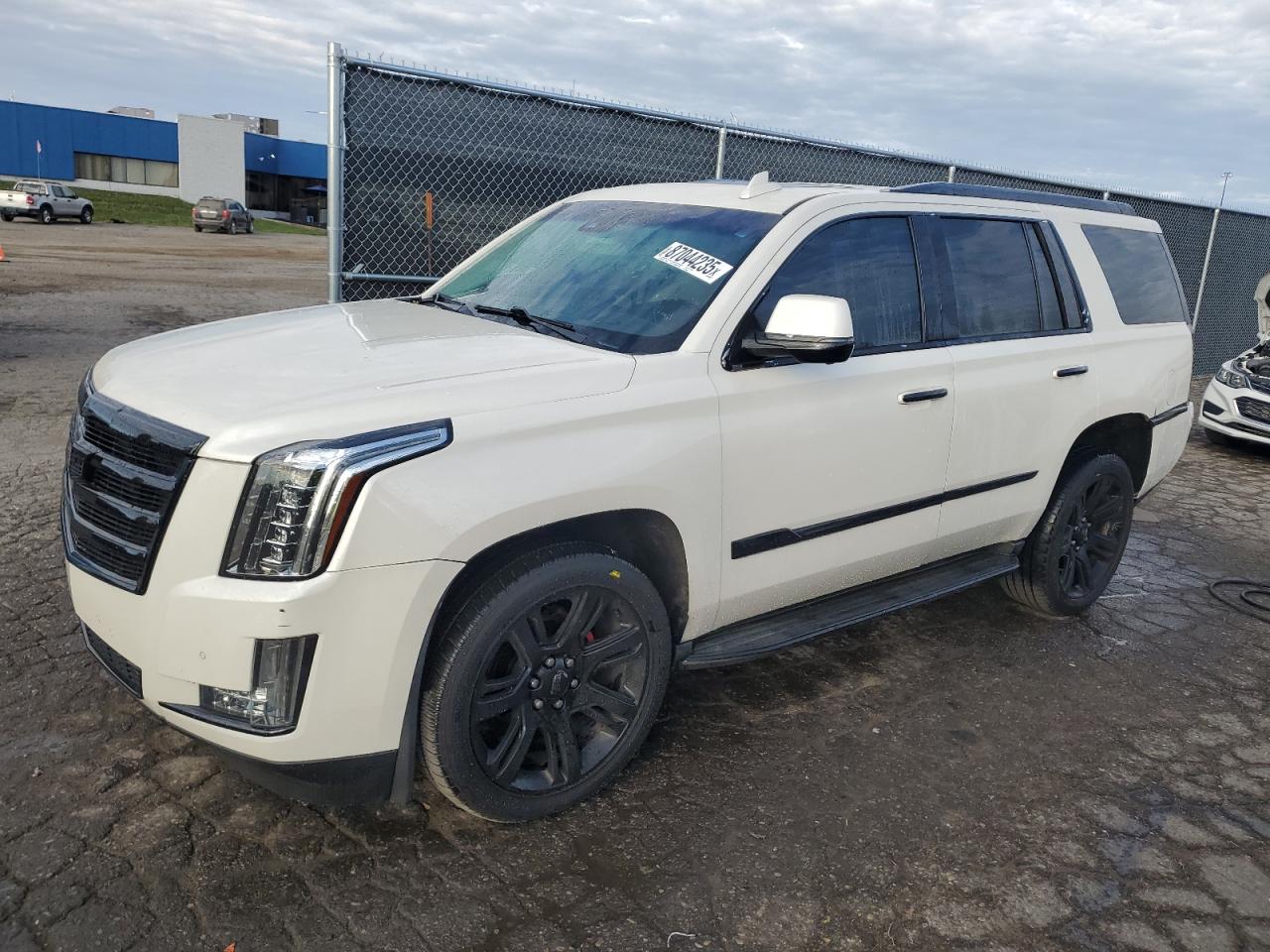 CADILLAC ESCALADE LUXURY