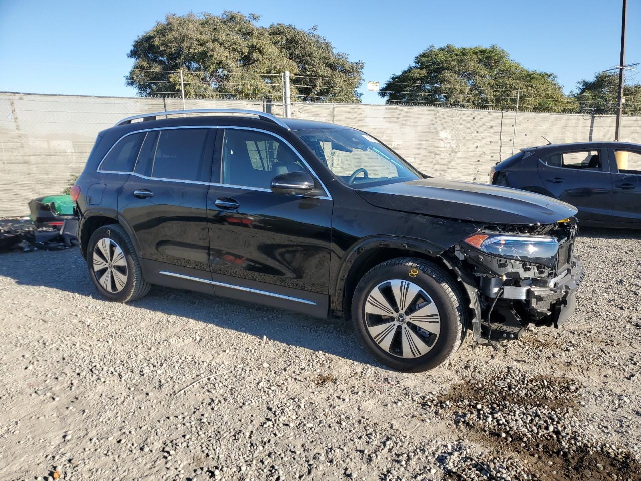 MERCEDES-BENZ EQB 250+