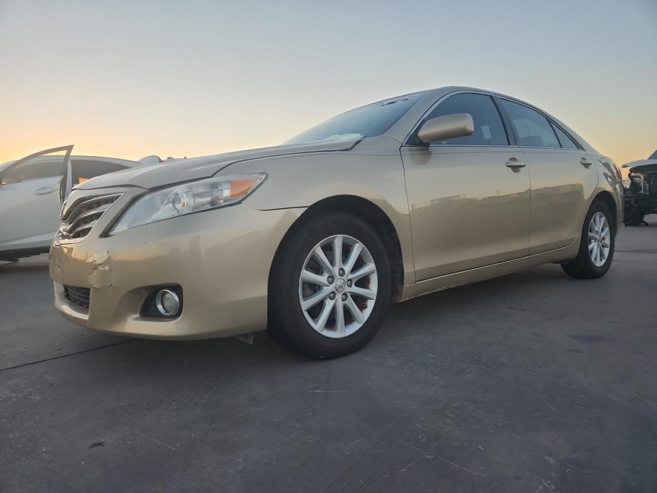 TOYOTA CAMRY BASE
