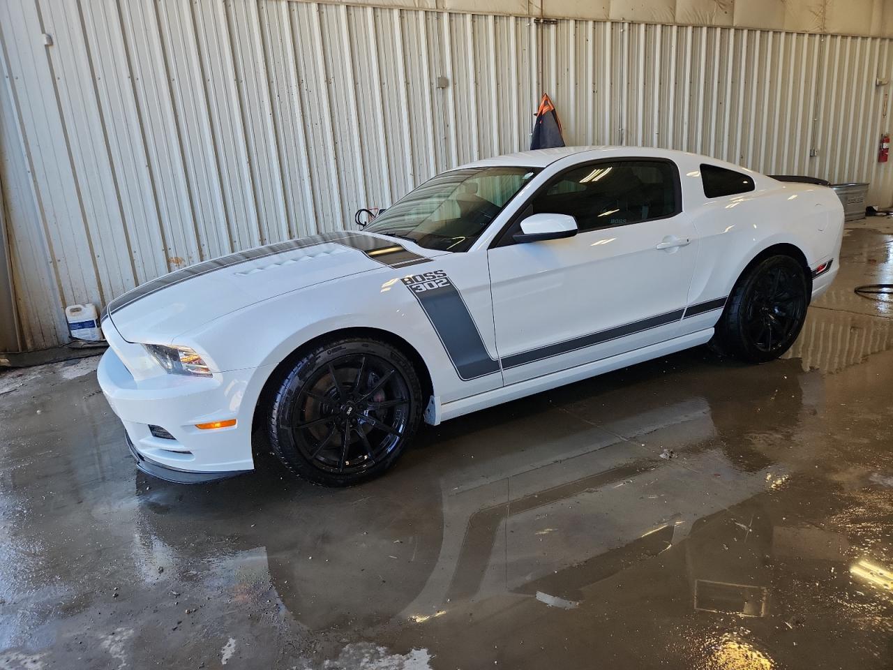  Salvage Ford Mustang