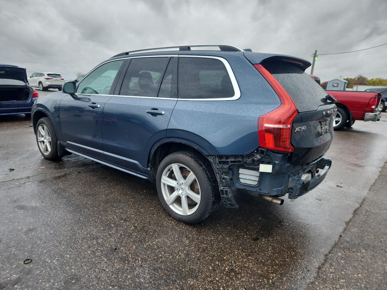 VOLVO XC90 T8 MOMENTUM