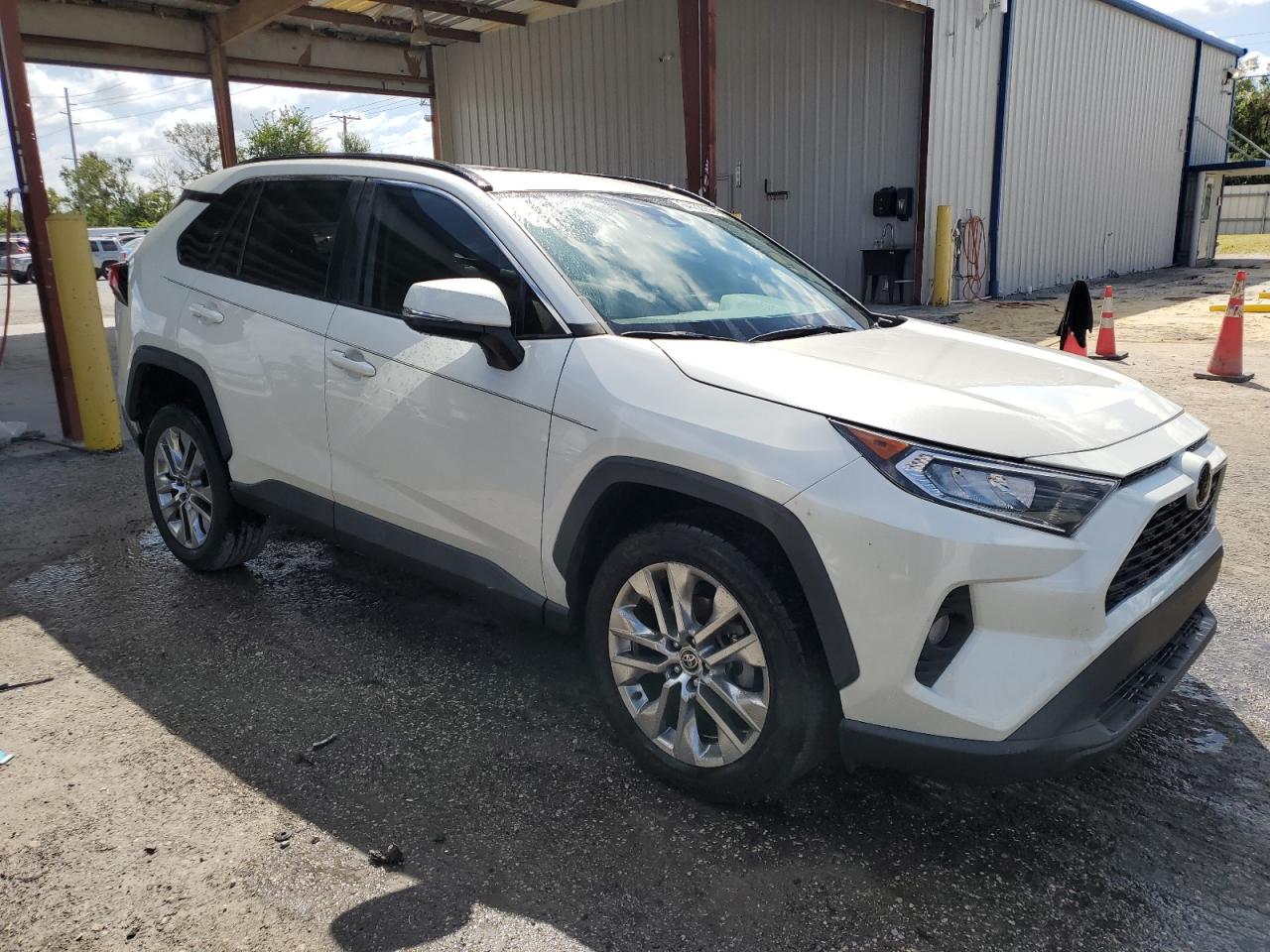 TOYOTA RAV4 XLE PREMIUM