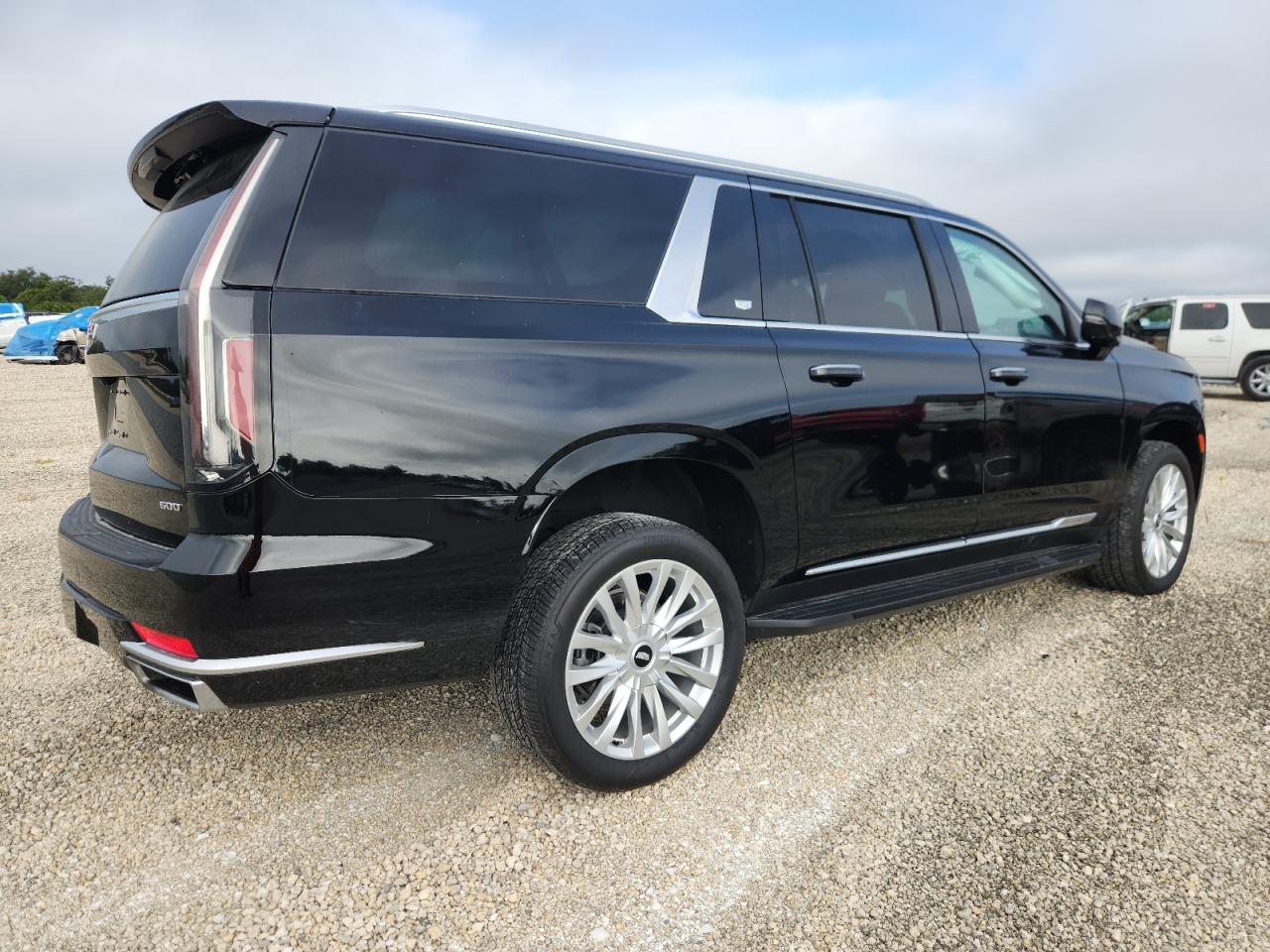 CADILLAC ESCALADE ESV LUXURY