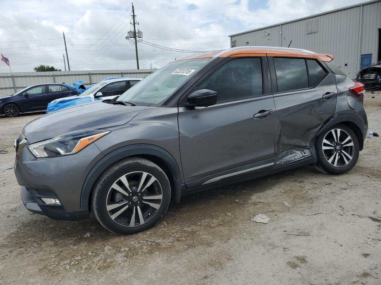 NISSAN KICKS S