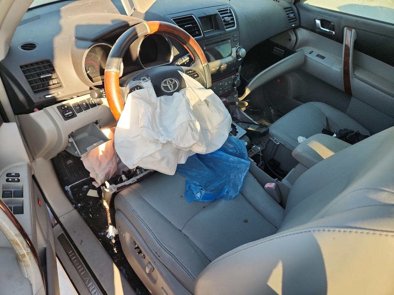 TOYOTA HIGHLANDER LIMITED