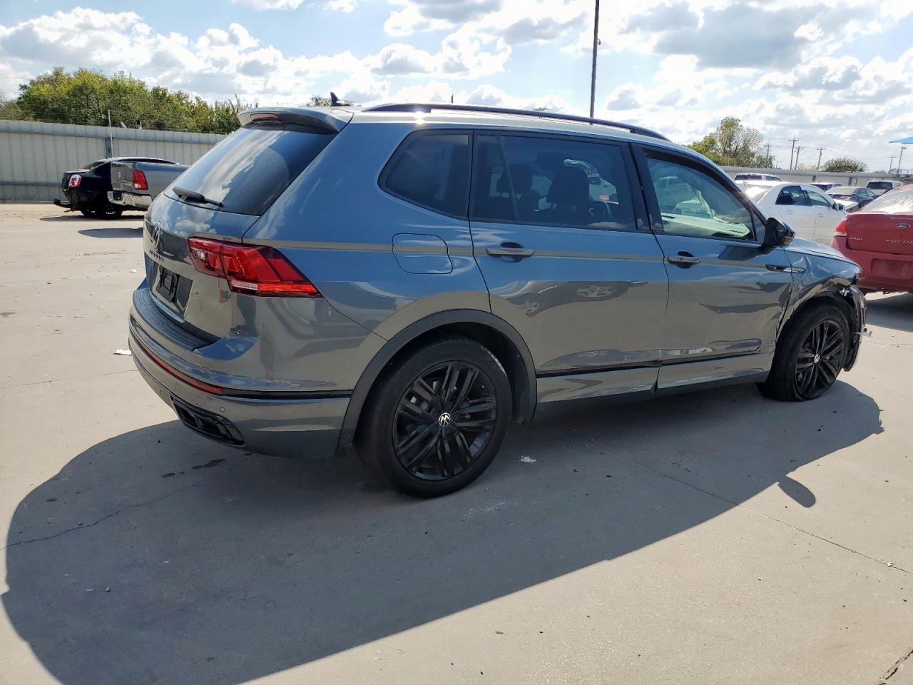 VOLKSWAGEN TIGUAN SE R-LINE BLACK