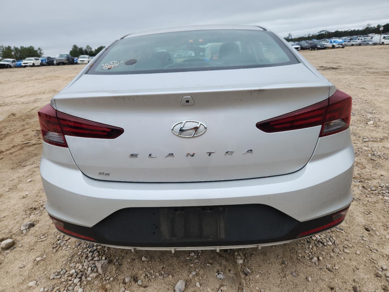 HYUNDAI ELANTRA SE