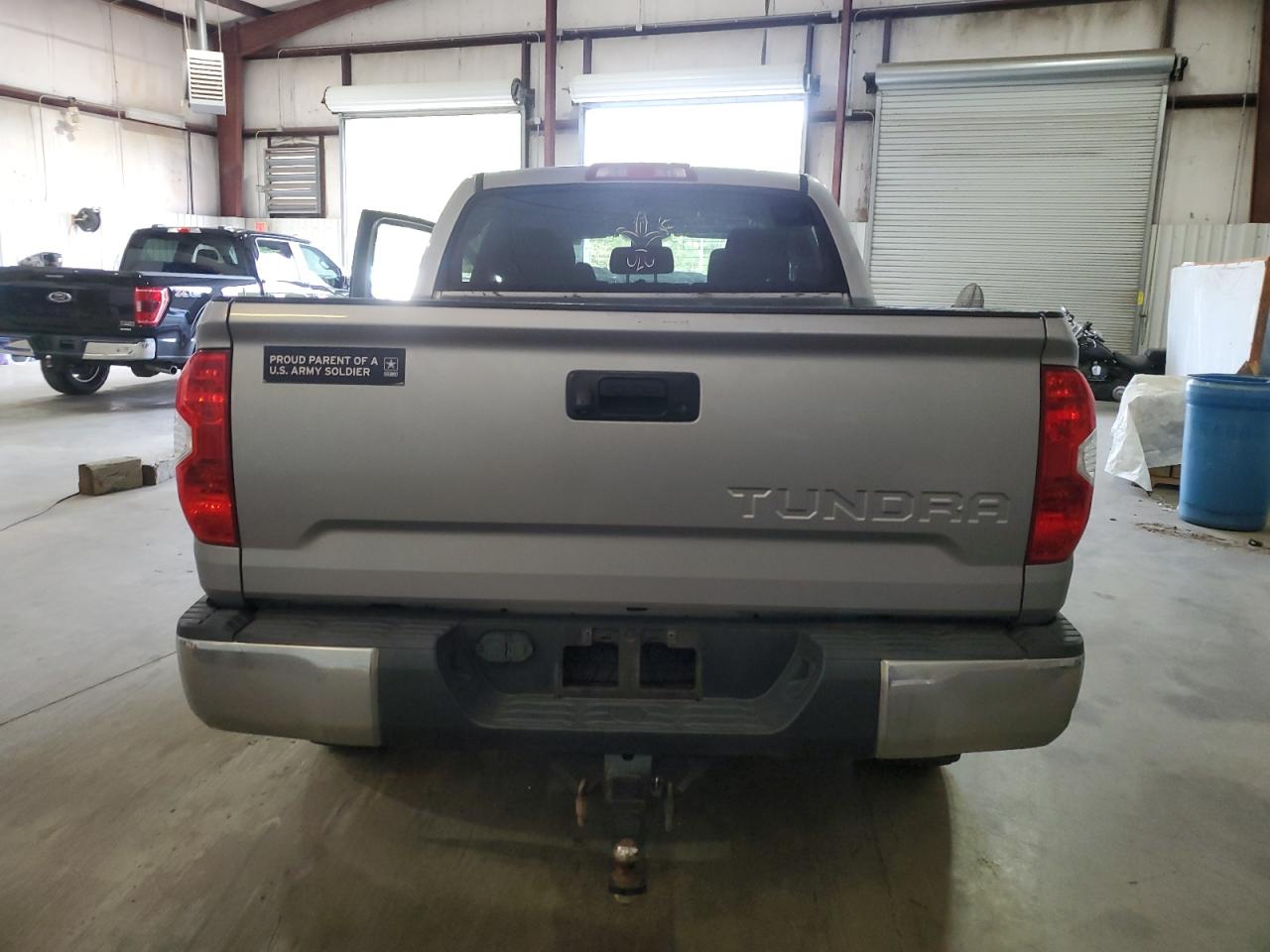 TOYOTA TUNDRA CREWMAX SR5