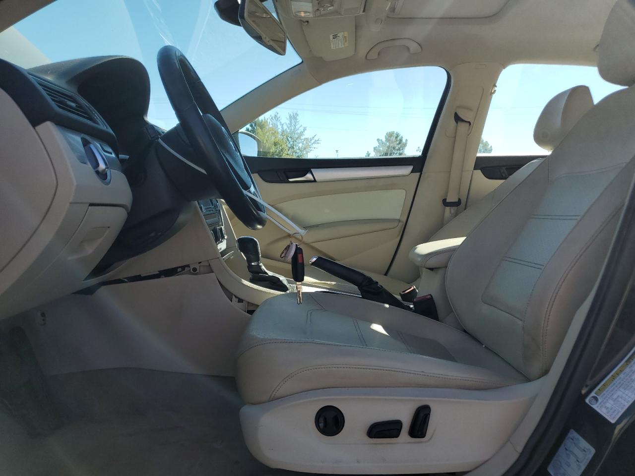 VOLKSWAGEN PASSAT SE