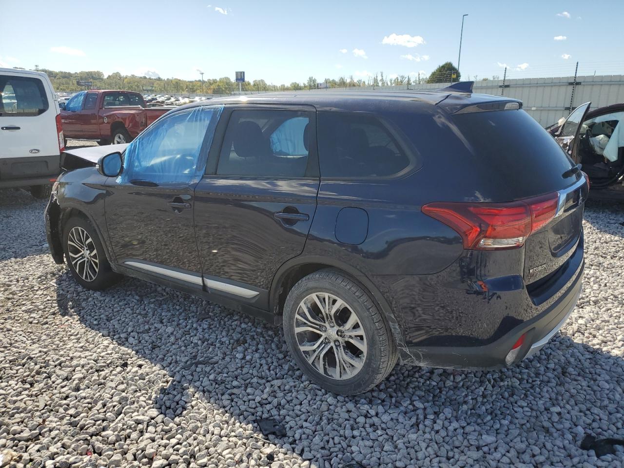MITSUBISHI OUTLANDER SE
