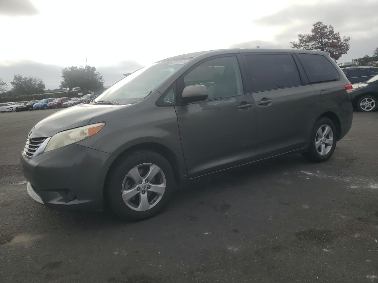 TOYOTA SIENNA BASE