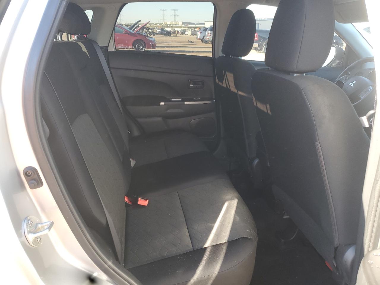 MITSUBISHI OUTLANDER SE