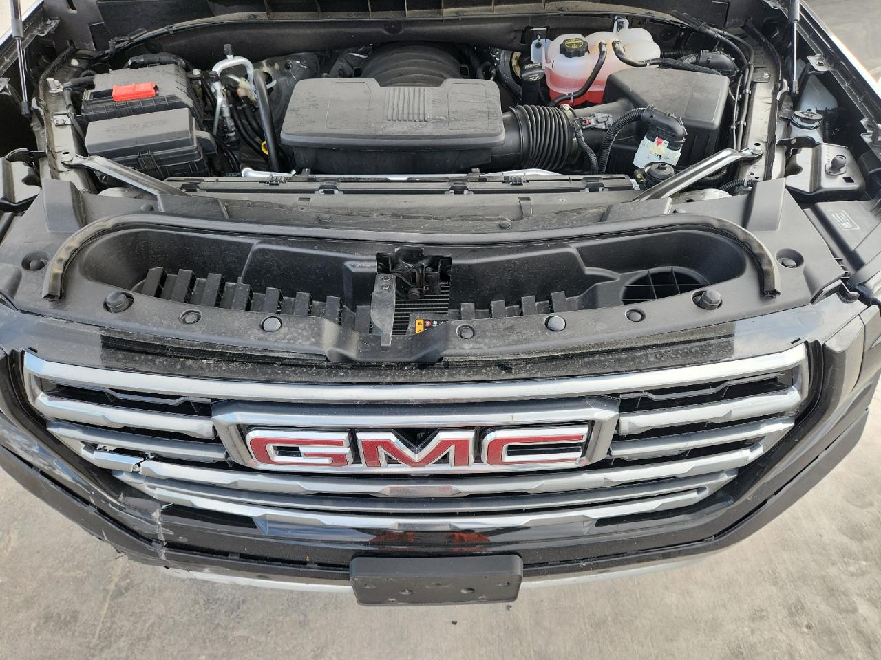 GMC YUKON AT4