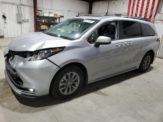 Global Auto Auctions: 2021 TOYOTA SIENNA XLE