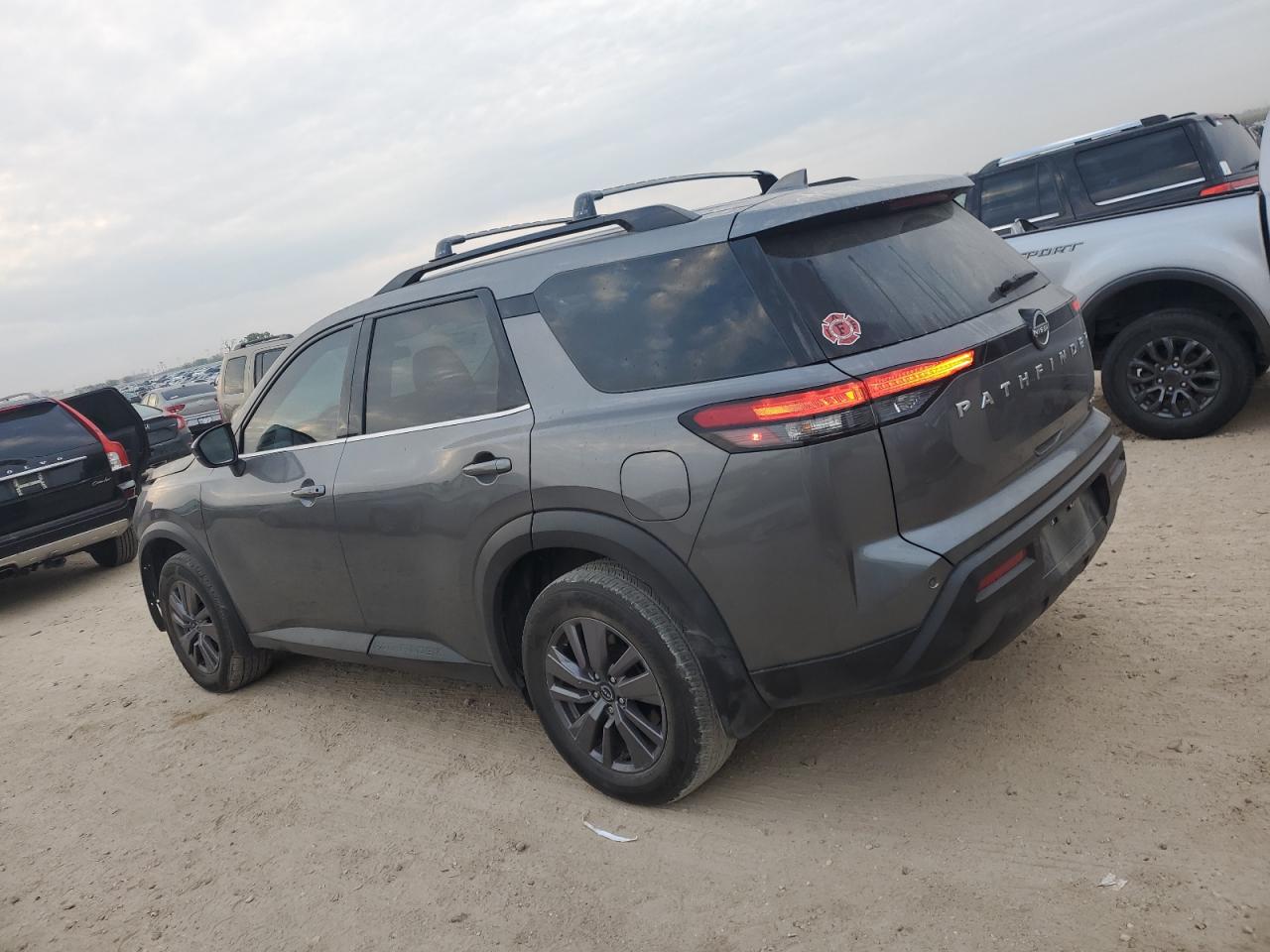 NISSAN PATHFINDER SV