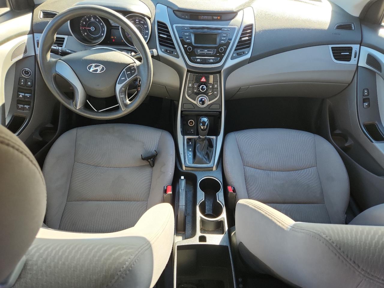 HYUNDAI ELANTRA SE