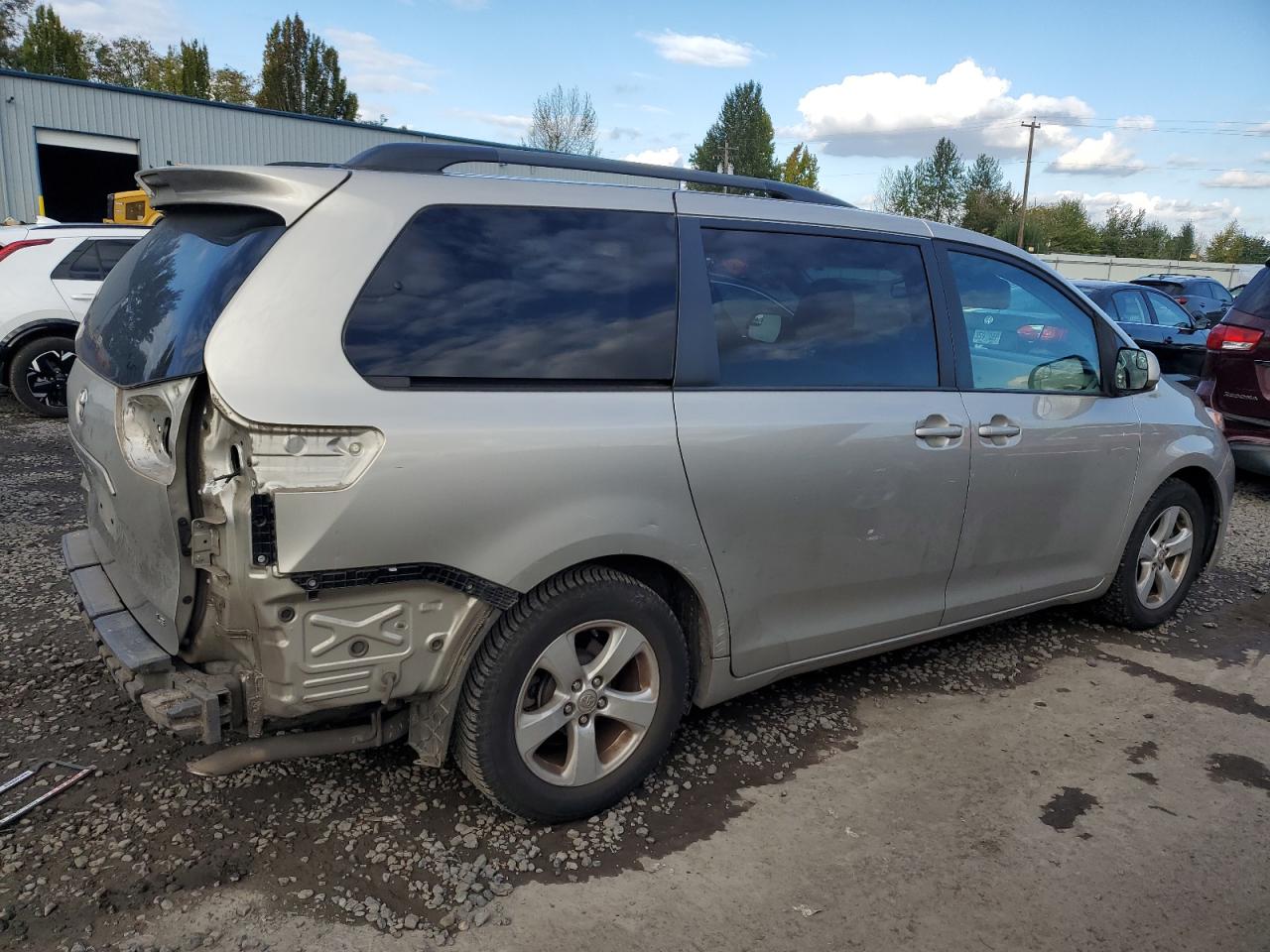 Lot #3284087606 2015 TOYOTA SIENNA LE