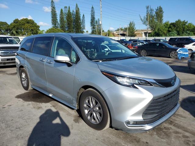 2021 TOYOTA SIENNA XLE #3278770625