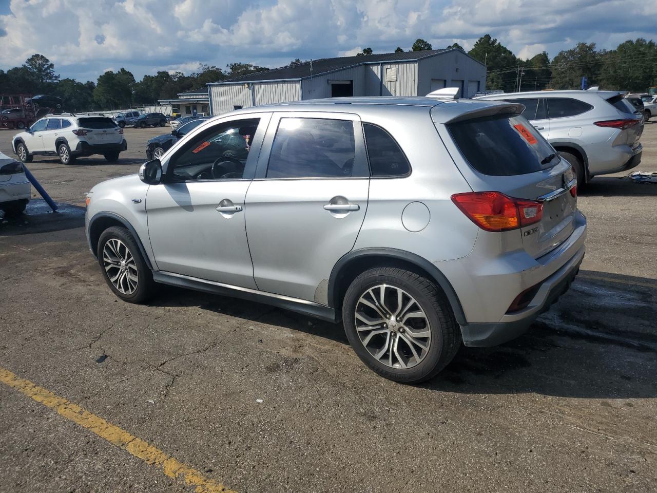 MITSUBISHI OUTLANDER SE