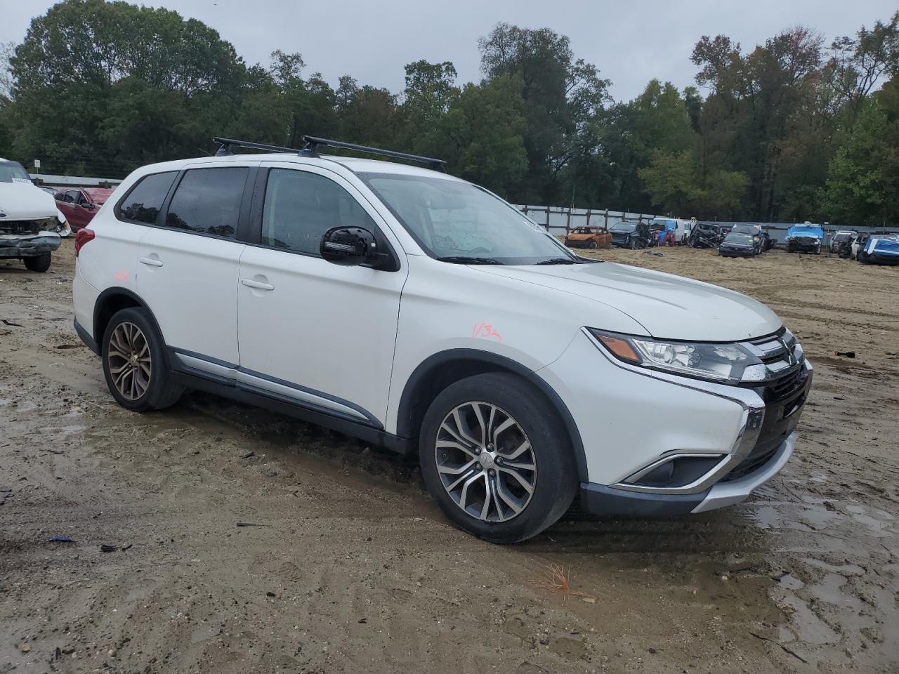 MITSUBISHI OUTLANDER SE