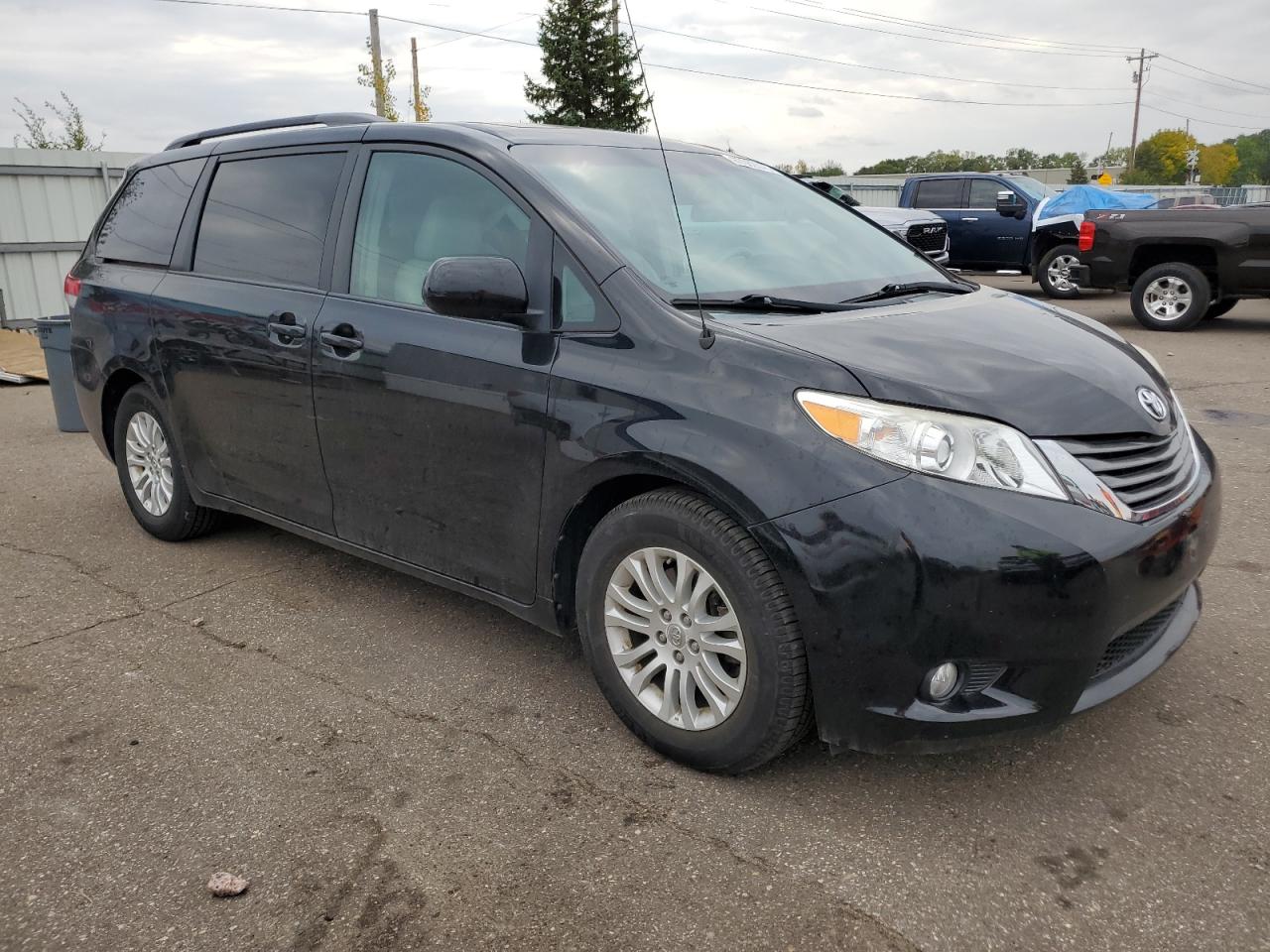 TOYOTA SIENNA XLE