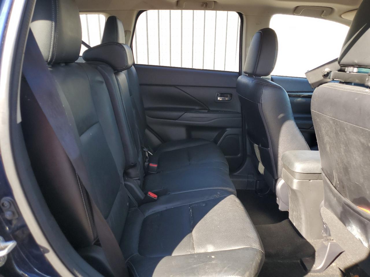 MITSUBISHI OUTLANDER SE