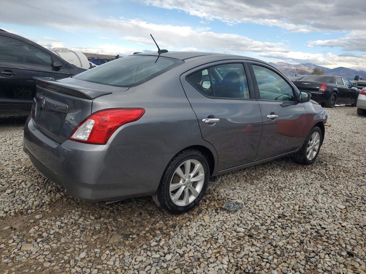 NISSAN VERSA S