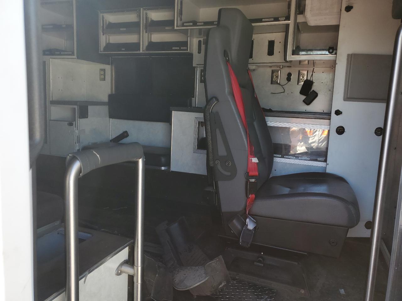 FORD ECONOLINE E450 SUPER DUTY CUTAWAY VAN