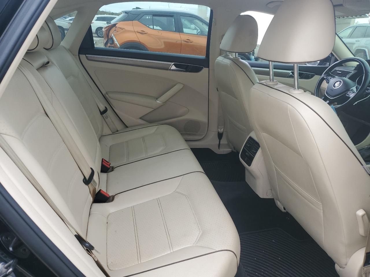 VOLKSWAGEN PASSAT SE