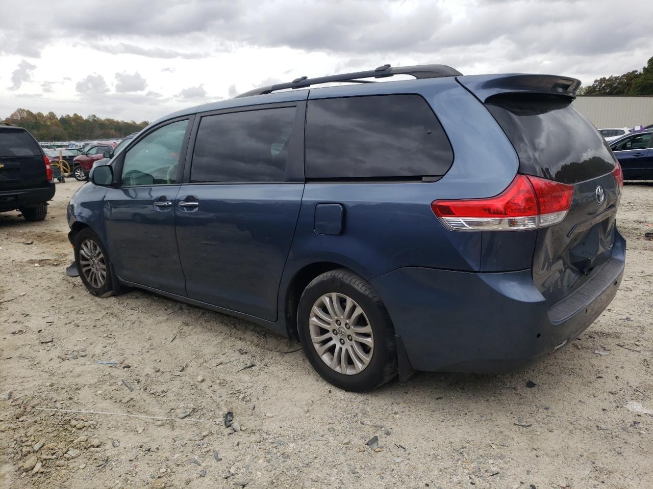 TOYOTA SIENNA XLE