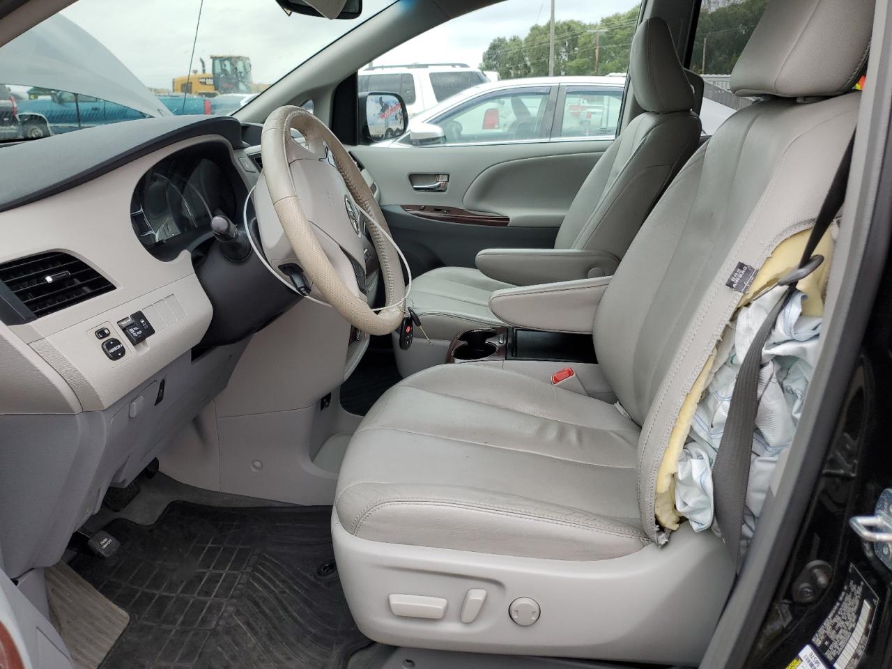 TOYOTA SIENNA XLE