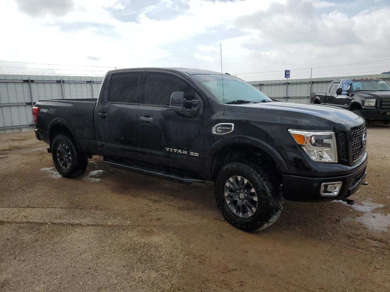 NISSAN TITAN SL