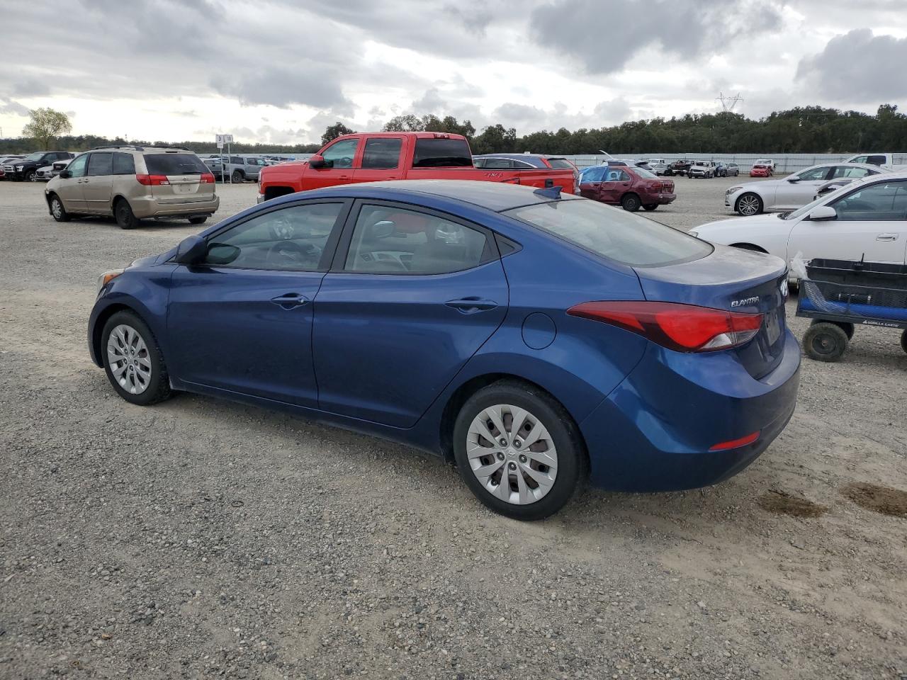 HYUNDAI ELANTRA SE