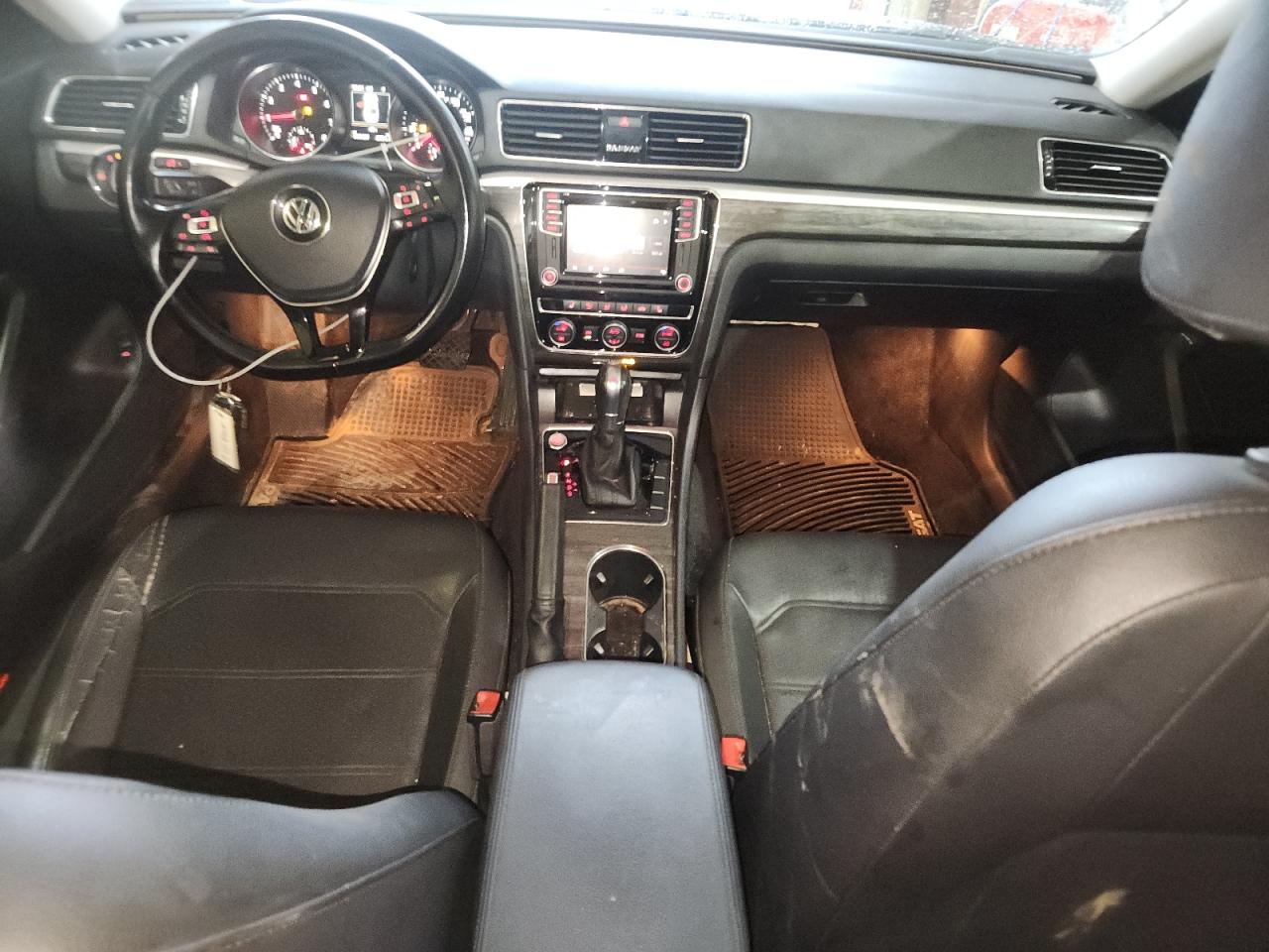 VOLKSWAGEN PASSAT SE