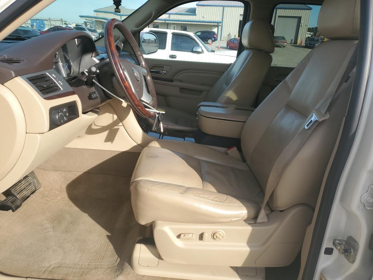 CADILLAC ESCALADE LUXURY