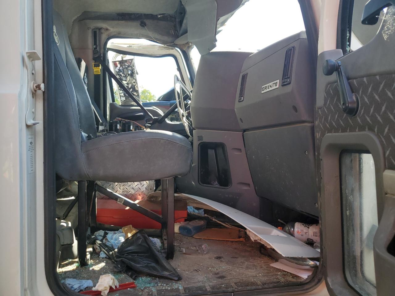 Lot #3278632979 2016 MACK 700 GU700