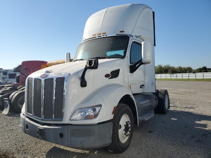 2016 PETERBILT TRACTOR 579 #3284870018