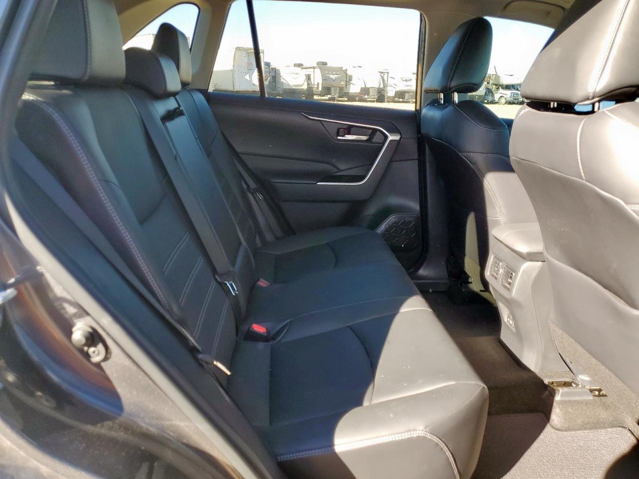 TOYOTA RAV4 XLE PREMIUM