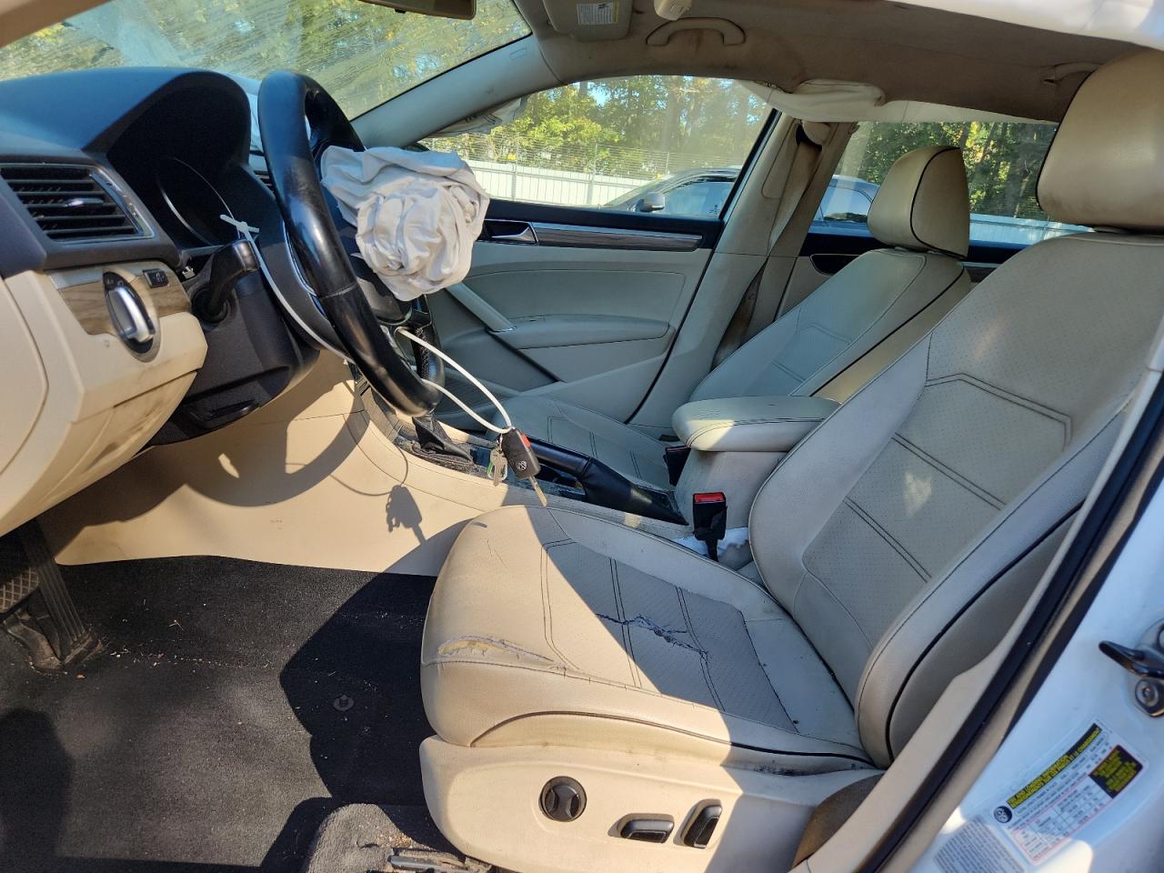 VOLKSWAGEN PASSAT SE