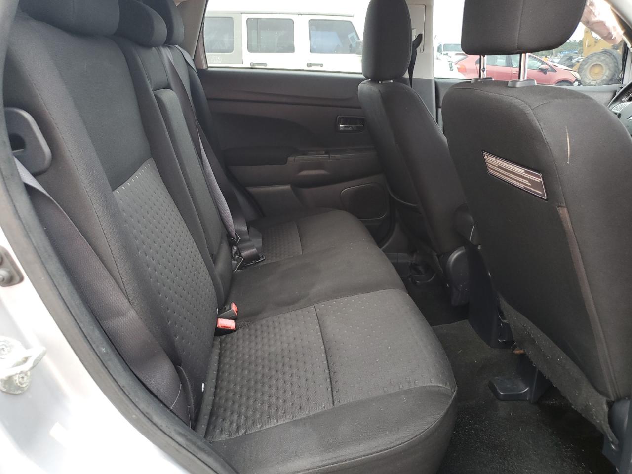 MITSUBISHI OUTLANDER SE