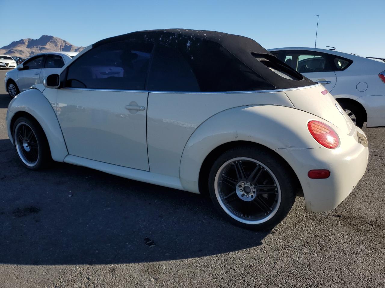 Lot #3281789896 2004 VOLKSWAGEN NEW BEETLE