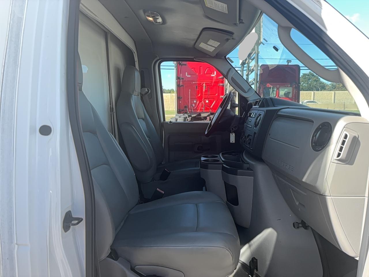 FORD ECONOLINE E450 SUPER DUTY CUTAWAY VAN